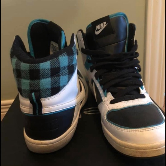 Nike sneakers - Picture 3 of 3